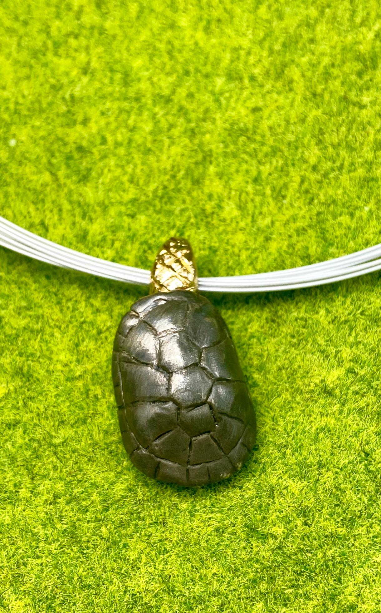 首振り亀ペンダント　イシガメ仕様頭k18メッキ